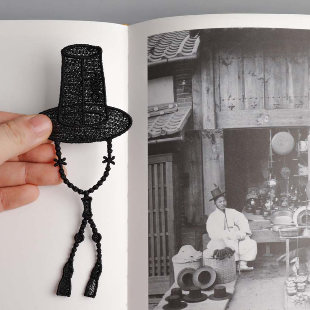 Colour Thread Bookmark - Gat