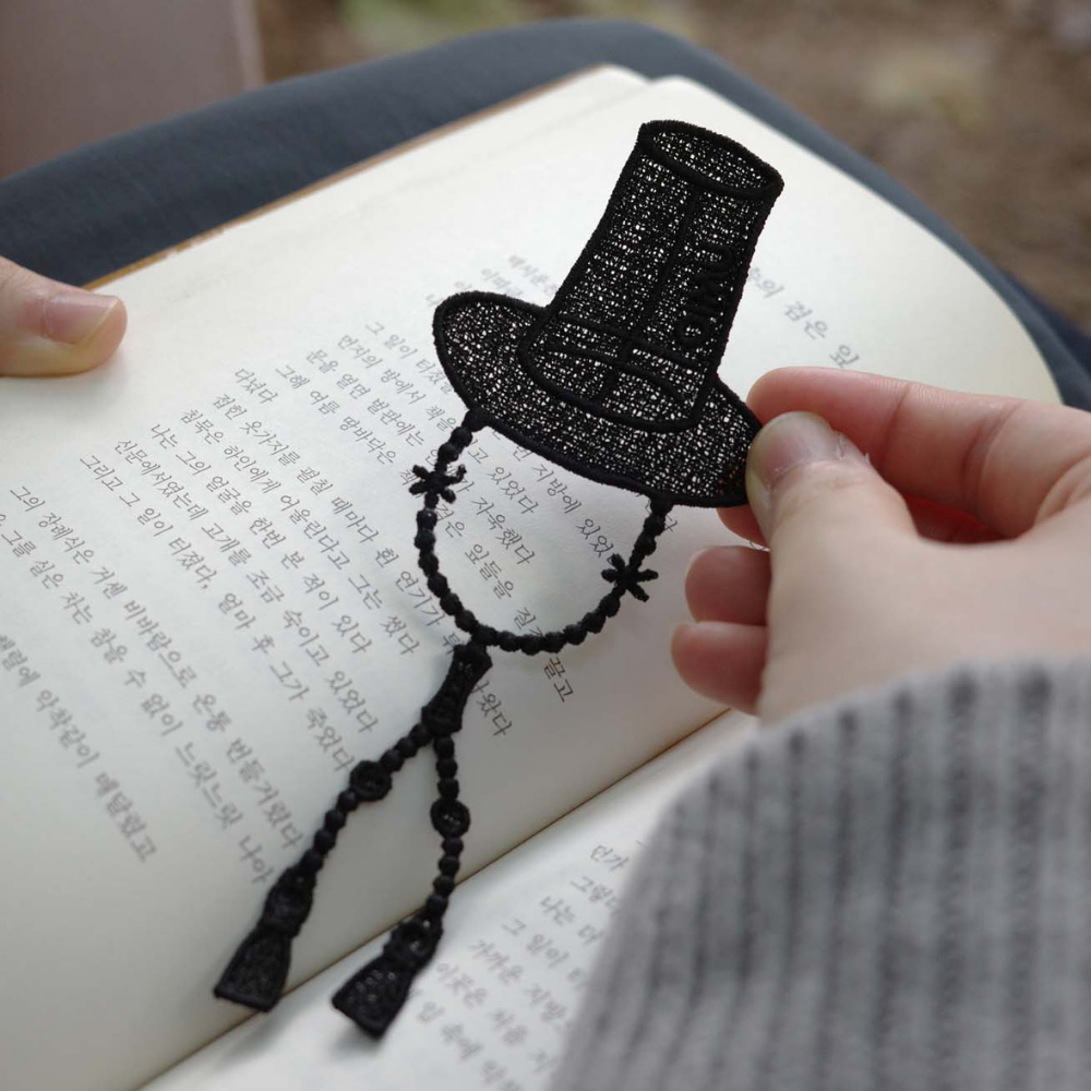 Colour Thread Bookmark - Gat